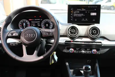 Audi Q2 35 TFSI S-tronic 2024 — Compact SVU sportif, quasi neuf avec 3700 km — Miniature 9