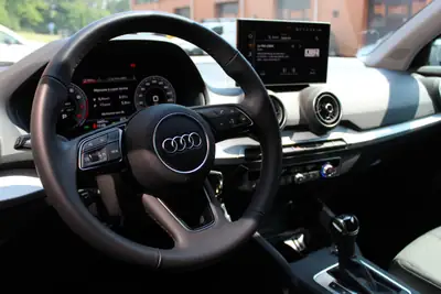 Audi Q2 35 TFSI S-tronic 2024 — Compact SVU sportif, quasi neuf avec 3700 km — Miniature 8
