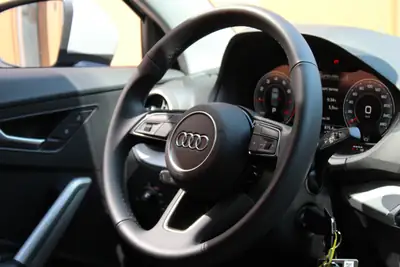 Audi Q2 35 TFSI S-tronic 2024 — Compact SVU sportif, quasi neuf avec 3700 km — Miniature 10
