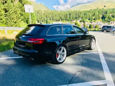 Audi RS6 Avant 5.0 TFSI V10 — Break haute performance, 580 ch, combinaison exclusive — rear view
