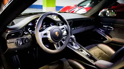 Porsche 911 Carrera 4 GTS — Coupé sportif légendaire, 95'000 km, sans sinistre — side view