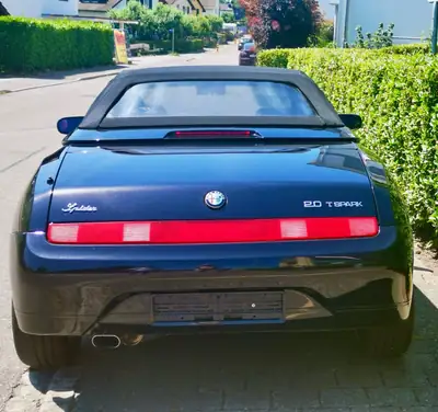 Alfa Romeo Spider 2004 — Cabriolet iconique, 69'900 km, noir métallisé — arrière