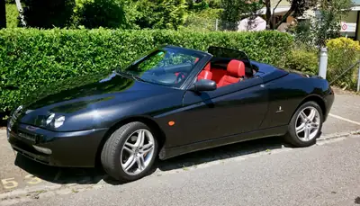 Alfa Romeo Spider 2004 — Cabriolet iconique, 69'900 km, noir métallisé — vue extérieure