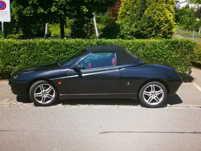 Alfa Romeo Spider 2004 — Cabriolet iconique, 69'900 km, noir métallisé — intérieur