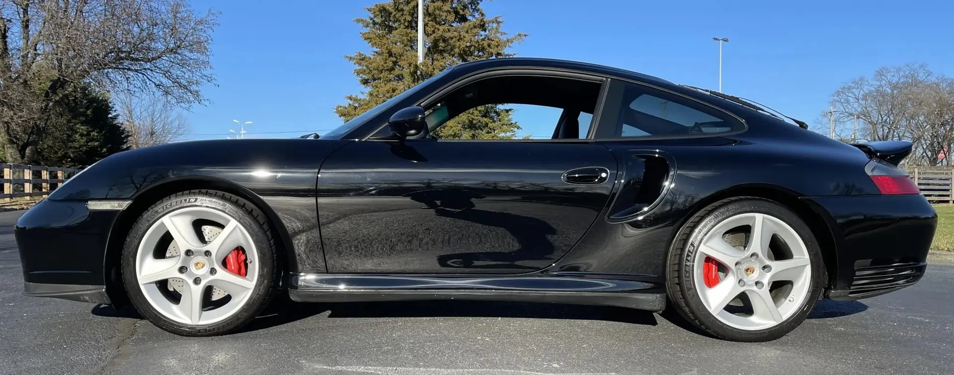 Porsche 911 Turbo 996 — État neuf avec 36'500 km seulement — vue extérieure