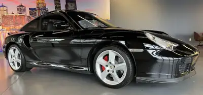 Porsche 911 Turbo 996 — État neuf avec 36'500 km seulement — côté