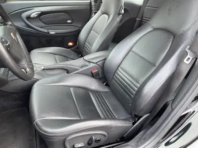 Porsche 911 Turbo 996 — État neuf avec 36'500 km seulement — détail