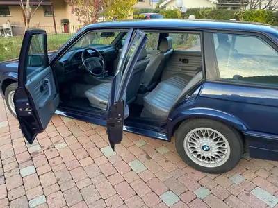 BMW 325 iX A Touring — Berline de prestige 4×4, transmission automatique, sans sinistre — intérieur