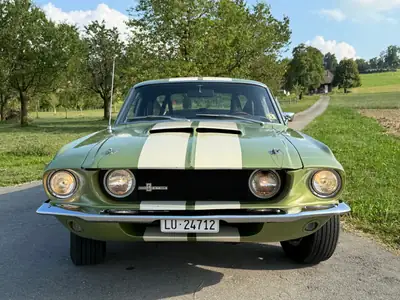 Ford Mustang Shelby GT 500 1967 — Muscle car légendaire, moteur 6.9L 360 ch — Heckansicht