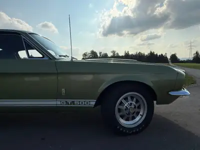 Ford Mustang Shelby GT 500 1967 — Muscle car légendaire, moteur 6.9L 360 ch — Detail