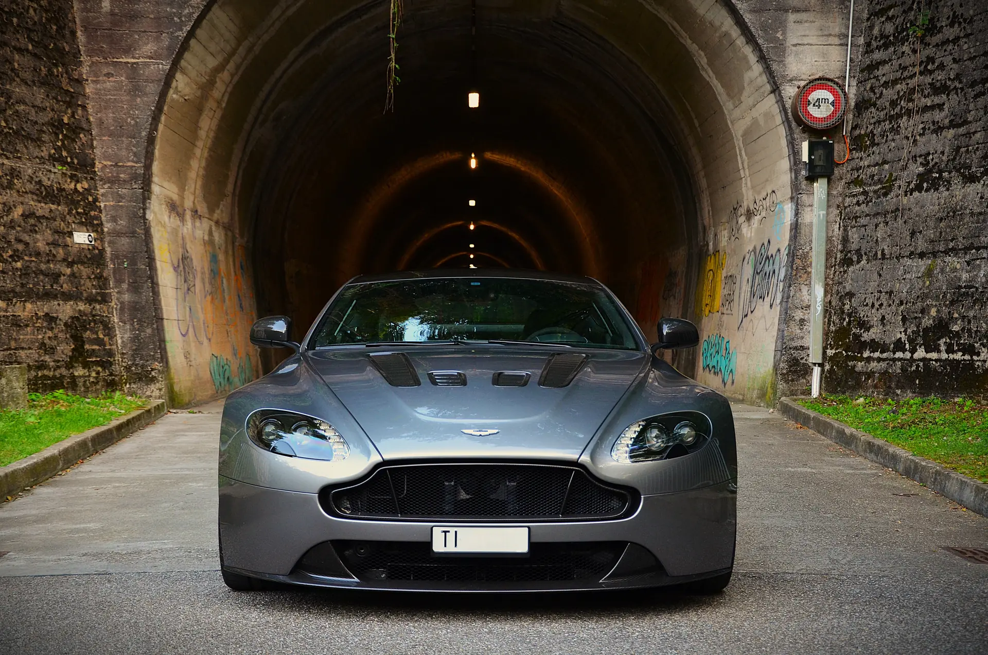 Aston Martin V12 Vantage 2015 occasion Riva San Vitale — 2