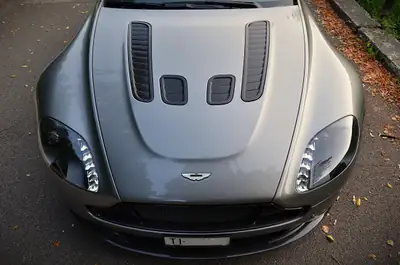 Aston Martin V12 Vantage S — Le coupé sportif britannique d'exception, 8200 km seulement — Außenansicht