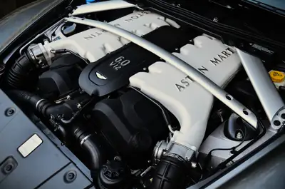 Aston Martin V12 Vantage S — Le coupé sportif britannique d'exception, 8200 km seulement — Miniatur 16