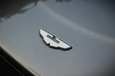 Aston Martin V12 Vantage S — Le coupé sportif britannique d'exception, 8200 km seulement — Miniatur 18