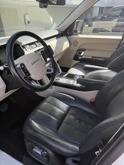 Range Rover 5.0 V8 SC Vogue — Prestige britannique, motorisation surpuissante — dashboard