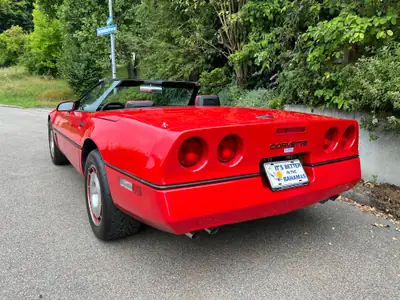 Chevrolet Corvette C4 1987 — Cabriolet légendaire, statut vétéran, rouge intégral — Seitenansicht