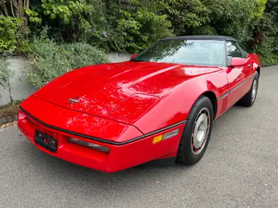 Chevrolet Corvette C4 1987 — Cabriolet légendaire, statut vétéran, rouge intégral — Außenansicht