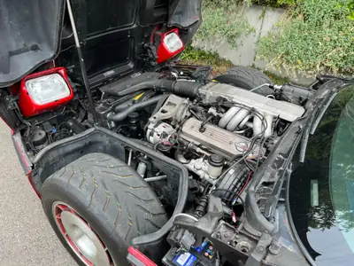 Chevrolet Corvette C4 1987 — Cabriolet légendaire, statut vétéran, rouge intégral — Detail