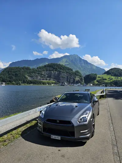Nissan GT-R 3.8 V6 Biturbo Black Edition — Hypercar Japonaise Authentique, Jamais Modifiée — Außenansicht