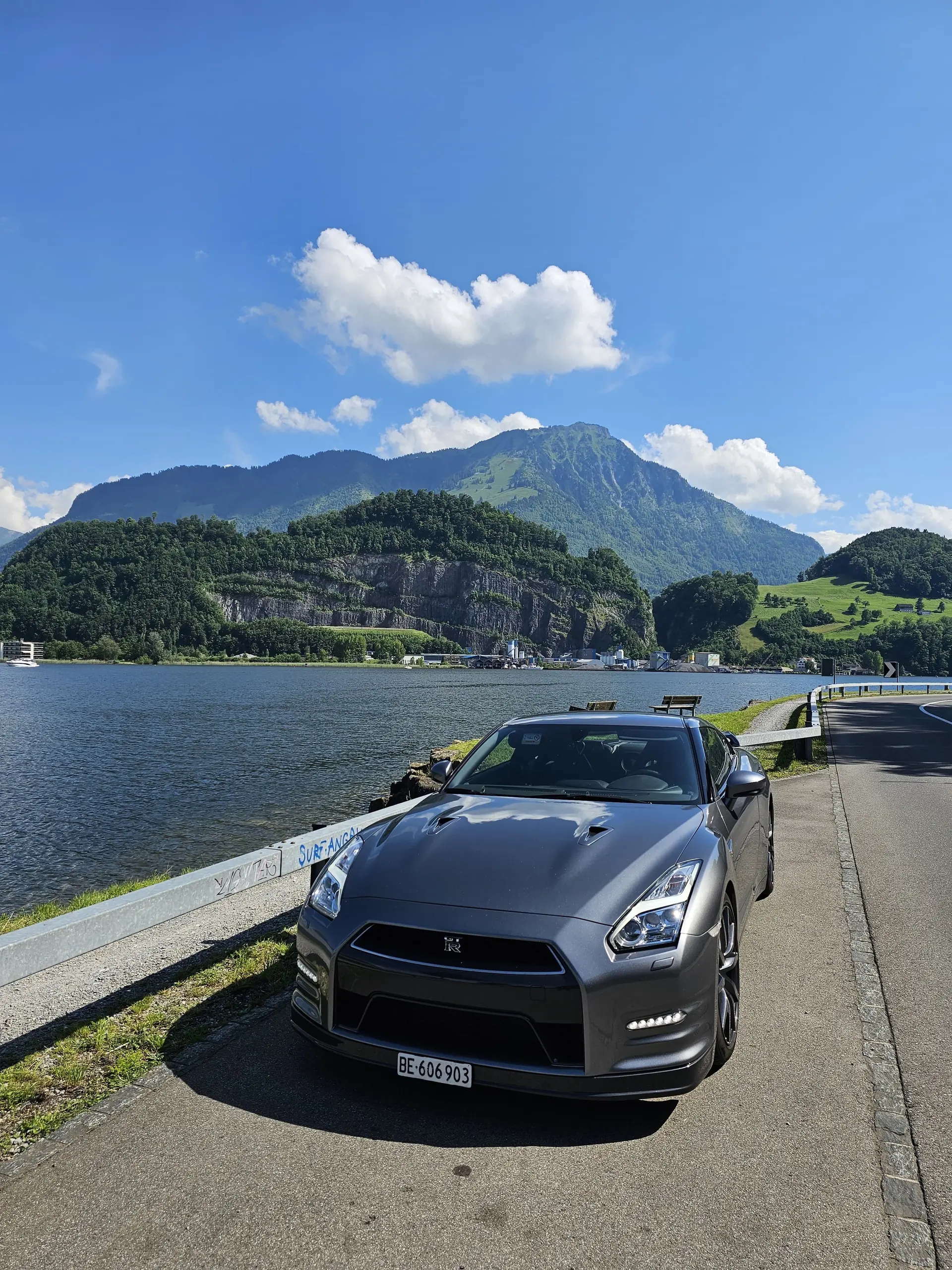 Nissan GT-R 3.8 V6 Biturbo Black Edition — Hypercar Japonaise Authentique, Jamais Modifiée — Außenansicht