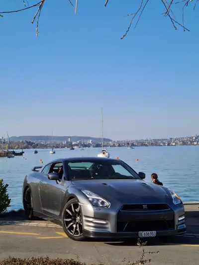 Nissan GT-R 3.8 V6 Biturbo Black Edition — Hypercar Japonaise Authentique, Jamais Modifiée — Seitenansicht