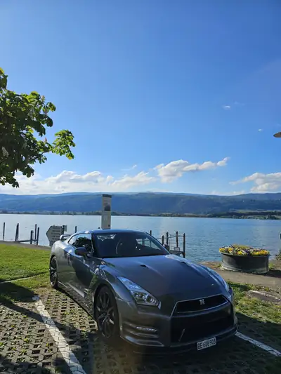 Nissan GT-R 3.8 V6 Biturbo Black Edition — Hypercar Japonaise Authentique, Jamais Modifiée — Miniatur 8