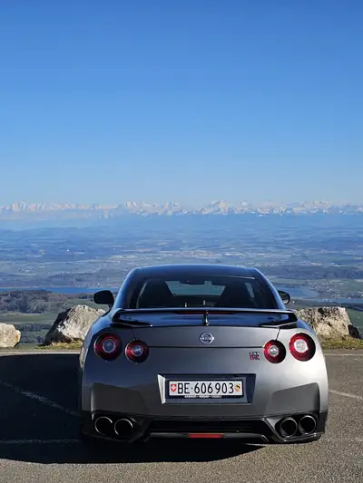 Nissan GT-R 3.8 V6 Biturbo Black Edition — Hypercar Japonaise Authentique, Jamais Modifiée — Miniatur 10