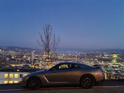 Nissan GT-R 3.8 V6 Biturbo Black Edition — Hypercar Japonaise Authentique, Jamais Modifiée — Miniatur 18