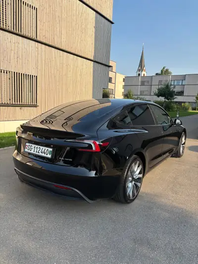 Tesla Model 3 Long Range Dual Motor AWD — Électrique performante, 92 000 km, vitrages teinté — fianco