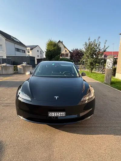 Tesla Model 3 Long Range Dual Motor AWD — Électrique performante, 92 000 km, vitrages teinté — interni