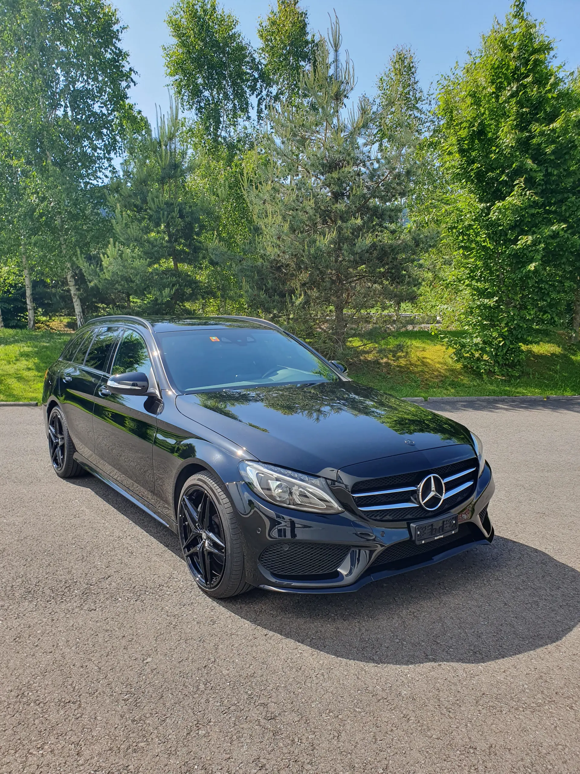 Mercedes-Benz C 400 AMG Line 4Matic — Élégance sportive et traction intégrale — vista esterna