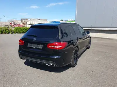 Mercedes-Benz C 400 AMG Line 4Matic — Élégance sportive et traction intégrale — vista posteriore