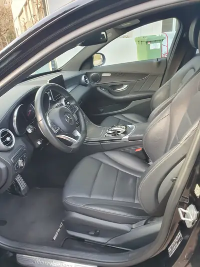 Mercedes-Benz C 400 AMG Line 4Matic — Élégance sportive et traction intégrale — interni