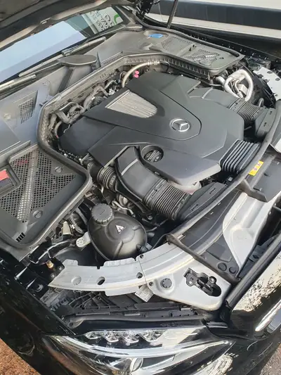 Mercedes-Benz C 400 AMG Line 4Matic — Élégance sportive et traction intégrale — Miniatura 7