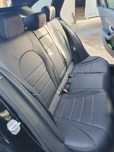 Mercedes-Benz C 400 AMG Line 4Matic — Élégance sportive et traction intégrale — Miniatura 12