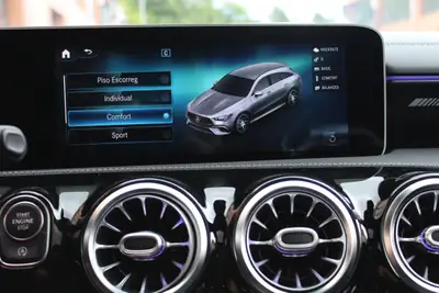 Mercedes-Benz CLA 45 S AMG Shooting Brake — Performance 422 ch, Traction intégrale, 98'000 km — Miniature 13