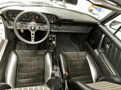 Porsche 911 Carrera Targa 1984 — Icône cabriolet, 231 ch, boîte manuelle — Heckansicht