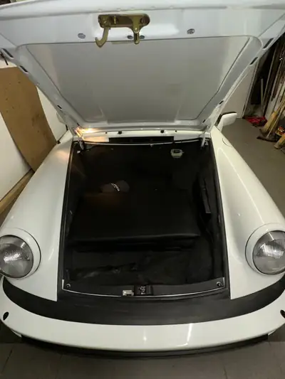 Porsche 911 Carrera Targa 1984 — Icône cabriolet, 231 ch, boîte manuelle — Detail
