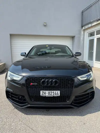 Audi RS5 Coupé 4.2 FSI — Sportive allemande 470 ch, révision complète à 204'000 km — fianco