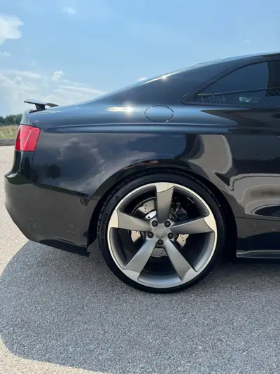 Audi RS5 Coupé 4.2 FSI — Sportive allemande 470 ch, révision complète à 204'000 km — dettaglio