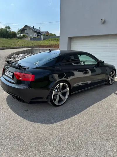Audi RS5 Coupé 4.2 FSI — Sportive allemande 470 ch, révision complète à 204'000 km — Miniatura 7