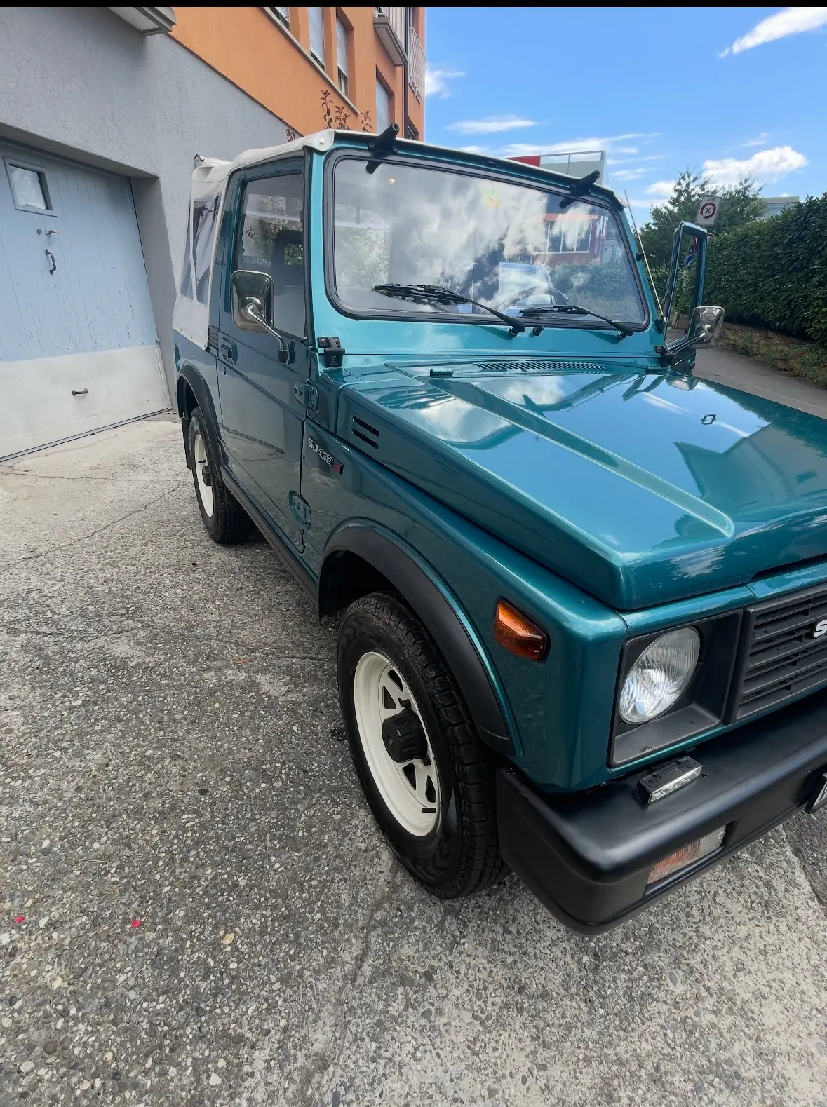 Suzuki SJ 413 JX — Légende 4x4 cabriolet des années 80, restaurée comme neuve
