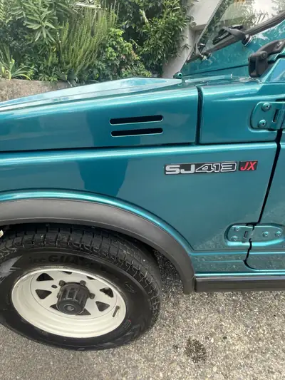 Suzuki SJ 413 JX — Légende 4x4 cabriolet des années 80, restaurée comme neuve — detail