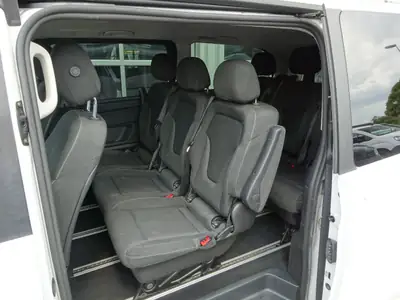 Mercedes-Benz V 220 d Lang 4Matic — Monospace premium 7 places, motorisation diesel efficace — Thumbnail 11