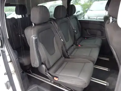 Mercedes-Benz V 220 d Lang 4Matic — Monospace premium 7 places, motorisation diesel efficace — Thumbnail 10