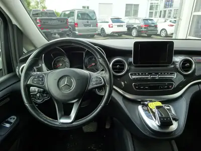 Mercedes-Benz V 220 d Lang 4Matic — Monospace premium 7 places, motorisation diesel efficace — Thumbnail 12