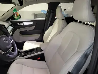 Volvo XC40 T3 Momentum — SUV compact premium, 69'000 km, automatique fluide — exterior view