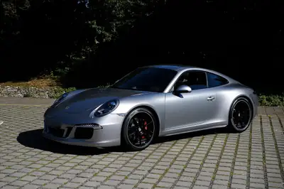 Porsche 911 Carrera 4S PDK — Propulsion intégrale, 400 ch et transmission sport — rear view