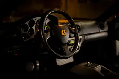 Ferrari F360 Modena — Légendaire coupé sport 400 ch, historique complet — Miniature 10