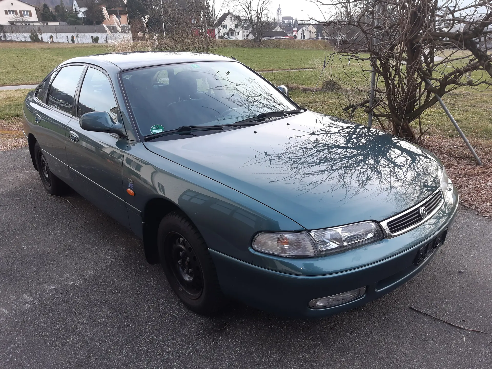 Mazda 626 2.0i Fresh Line — Berline compacte fiable, 121 000 km, essence manuelle — vue extérieure